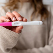 Dra., namoro no período fértil, sei que estou ovulando, mas não engravido. Por quê? Clinifert Clinica Reprodução Humana Florianópolis