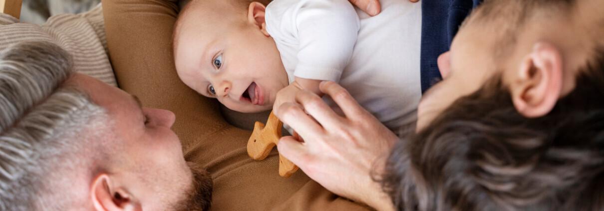 Casais homoafetivos também podem realizar o sonho de ter um filho