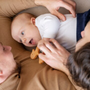 Casais homoafetivos também podem realizar o sonho de ter um filho