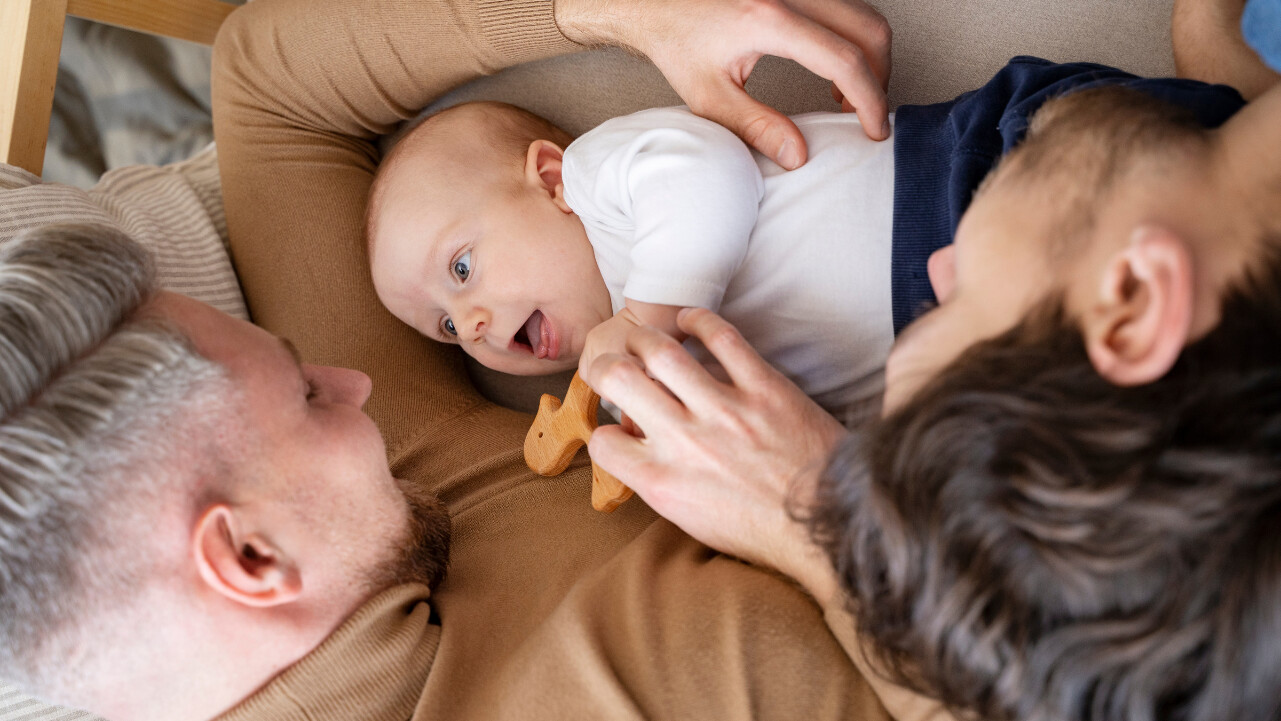 Casais homoafetivos também podem realizar o sonho de ter um filho