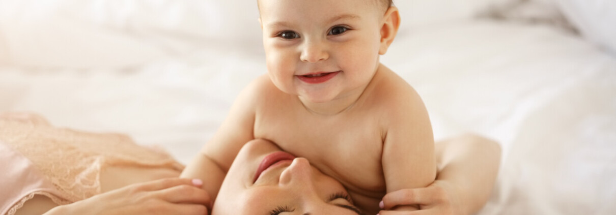 Conheça as opções de reprodução assistida para casais de mulheres, como inseminação, FIV e método ROPA, com segurança e acolhimento.